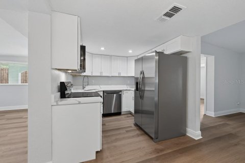 Villa ou maison à vendre à Largo, Floride: 2 chambres, 126.16 m2 № 2410584 - photo 15
