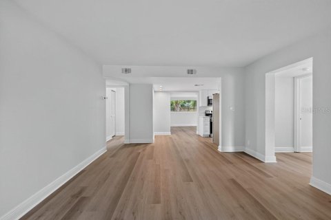 Villa ou maison à vendre à Largo, Floride: 2 chambres, 126.16 m2 № 2410584 - photo 6