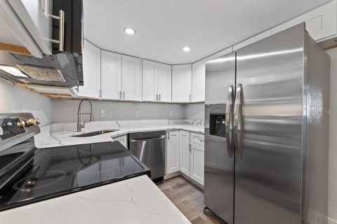 Villa ou maison à vendre à Largo, Floride: 2 chambres, 126.16 m2 № 2410584 - photo 17