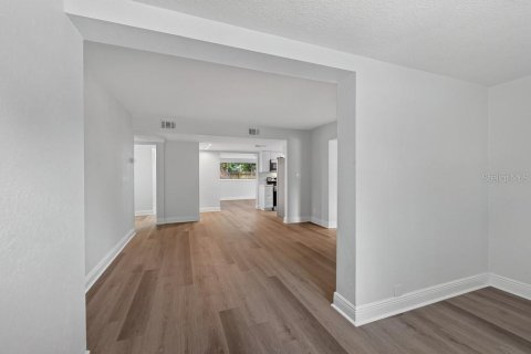 Villa ou maison à vendre à Largo, Floride: 2 chambres, 126.16 m2 № 2410584 - photo 5