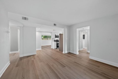 Villa ou maison à vendre à Largo, Floride: 2 chambres, 126.16 m2 № 2410584 - photo 8