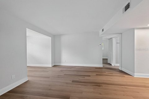 Villa ou maison à vendre à Largo, Floride: 2 chambres, 126.16 m2 № 2410584 - photo 12