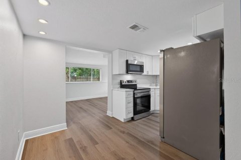 Villa ou maison à vendre à Largo, Floride: 2 chambres, 126.16 m2 № 2410584 - photo 13