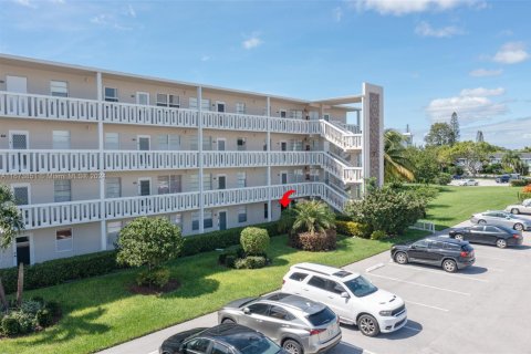 Condominio en venta en Deerfield Beach, Florida, 2 dormitorios, 76.18 m2 № 1947915 - foto 6
