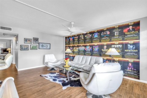 Condominio en venta en Deerfield Beach, Florida, 2 dormitorios, 76.18 m2 № 1947915 - foto 13