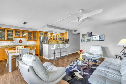 Condominio en venta en Deerfield Beach, Florida, 2 dormitorios, 76.18 m2 № 1947915 - foto 16