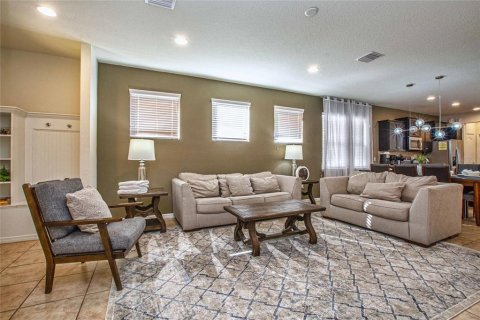 Casa en venta en Kissimmee, Florida, 5 dormitorios, 243.59 m2 № 1911433 - foto 4