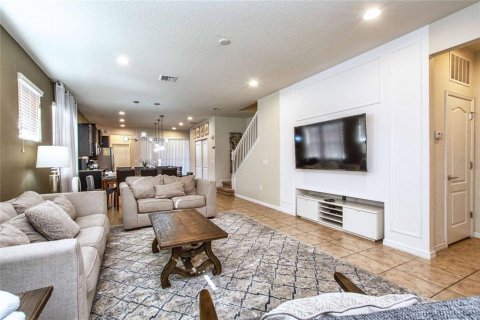 Casa en venta en Kissimmee, Florida, 5 dormitorios, 243.59 m2 № 1911433 - foto 3