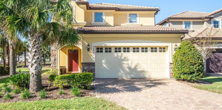 Casa en Kissimmee, Florida 5 dormitorios, 243.59 m2 № 1911433