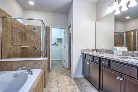 Casa en venta en Kissimmee, Florida, 5 dormitorios, 243.59 m2 № 1911433 - foto 20