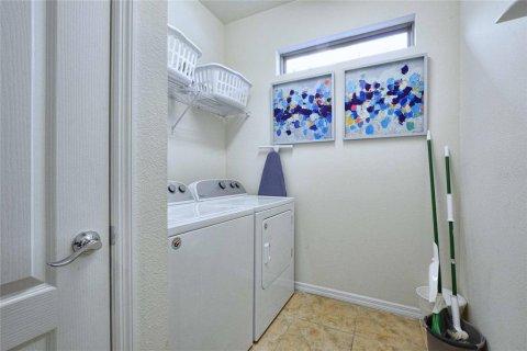 Casa en venta en Kissimmee, Florida, 5 dormitorios, 243.59 m2 № 1911433 - foto 11