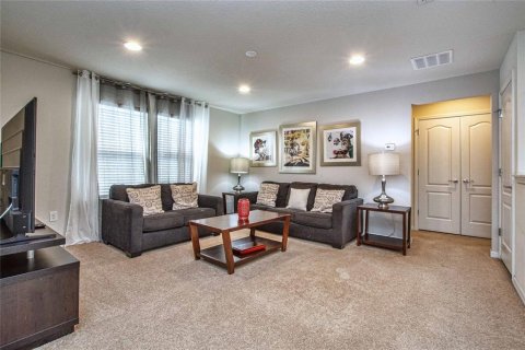 Casa en venta en Kissimmee, Florida, 5 dormitorios, 243.59 m2 № 1911433 - foto 26