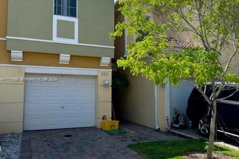 Townhouse in West Palm Beach, Florida 3 bedrooms, 124.3 sq.m. № 1872362 - photo 1