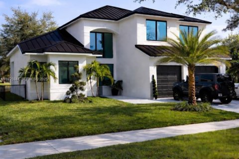 Casa en venta en Miramar, Florida, 5 dormitorios, 312.24 m2 № 1994081 - foto 1