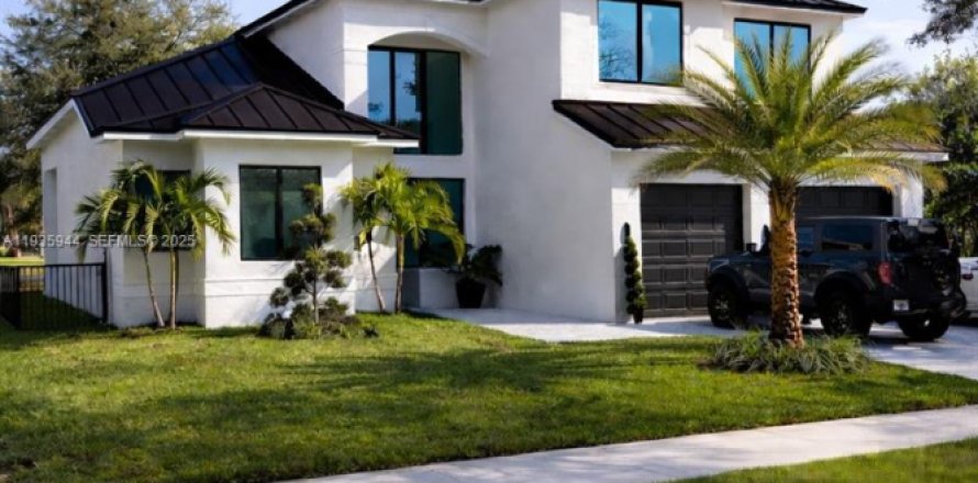 Casa en Miramar, Florida 5 dormitorios, 312.24 m2 № 1994081