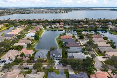 Купить виллу или дом в Мирамар, Флорида 5 спален, 312.24м2, № 1994081 - фото 3