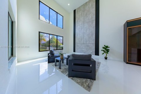 Купить виллу или дом в Мирамар, Флорида 5 спален, 312.24м2, № 1994081 - фото 12