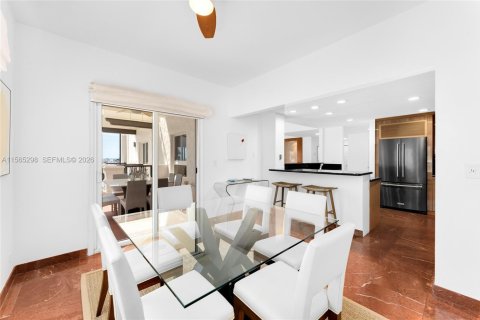Condominio en venta en Miami Beach, Florida, 3 dormitorios, 254.92 m2 № 2154771 - foto 14