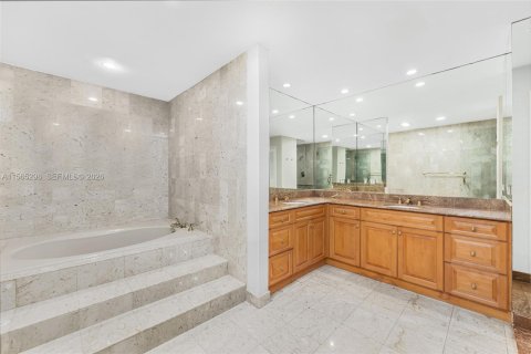 Condominio en venta en Miami Beach, Florida, 3 dormitorios, 254.92 m2 № 2154771 - foto 25