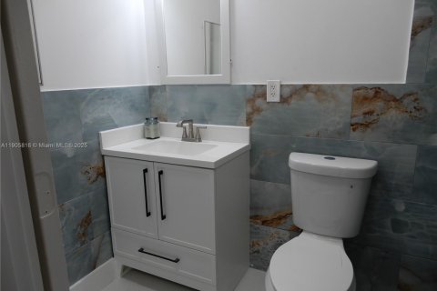 House in Cutler Bay, Florida 3 bedrooms, 144.46 sq.m. № 1956264 - photo 9