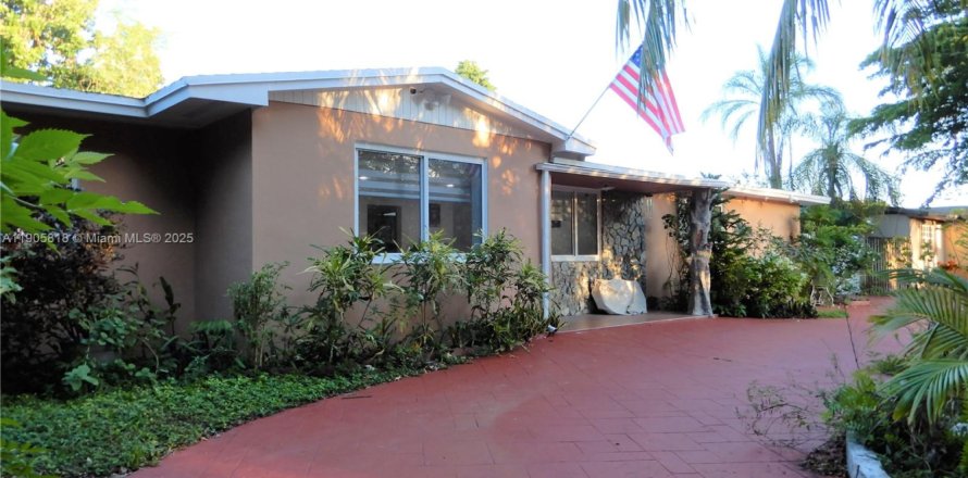 Дом в Катлер-Бей, Флорида 3 спальни, 144.46м2 № 1956264