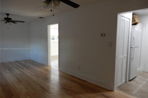 House in Cutler Bay, Florida 3 bedrooms, 144.46 sq.m. № 1956264 - photo 15