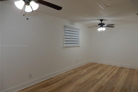 House in Cutler Bay, Florida 3 bedrooms, 144.46 sq.m. № 1956264 - photo 16