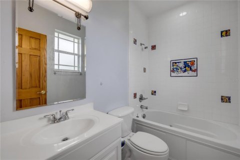 House in New Smyrna Beach, Florida 2 bedrooms, 136.75 sq.m. № 1822328 - photo 26