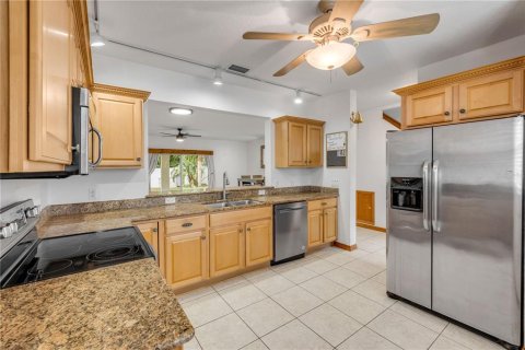 House in New Smyrna Beach, Florida 2 bedrooms, 136.75 sq.m. № 1822328 - photo 9