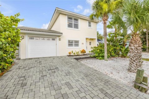 House in New Smyrna Beach, Florida 2 bedrooms, 136.75 sq.m. № 1822328 - photo 2
