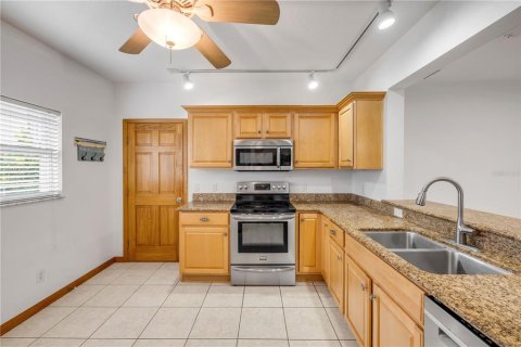 House in New Smyrna Beach, Florida 2 bedrooms, 136.75 sq.m. № 1822328 - photo 8
