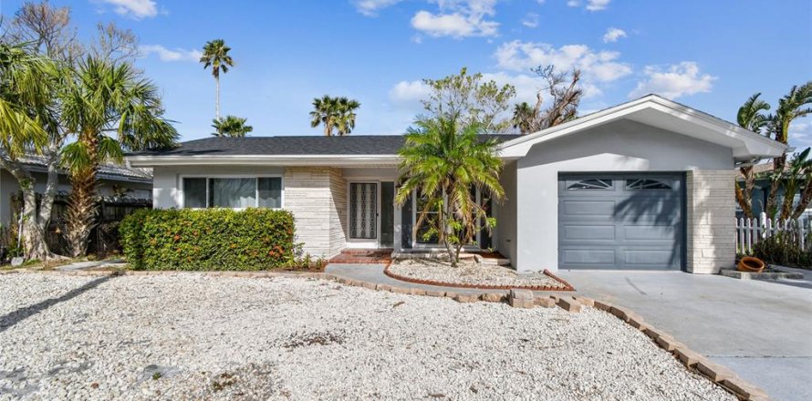 Villa ou maison à North Redington Beach, Floride 2 chambres, 134.89 m2 № 2425608