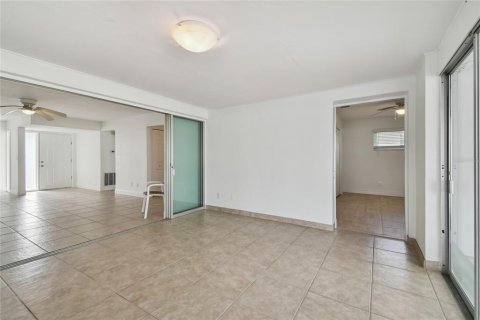 Villa ou maison à louer à North Redington Beach, Floride: 2 chambres, 134.89 m2 № 2425608 - photo 14
