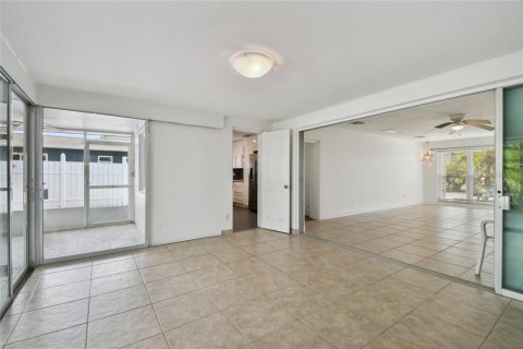 Villa ou maison à louer à North Redington Beach, Floride: 2 chambres, 134.89 m2 № 2425608 - photo 15