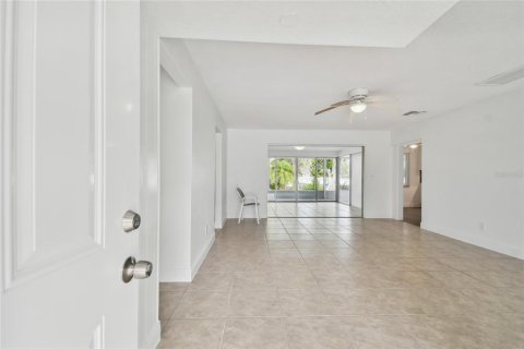Villa ou maison à louer à North Redington Beach, Floride: 2 chambres, 134.89 m2 № 2425608 - photo 6