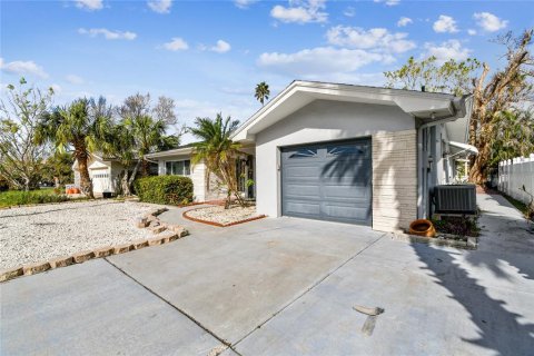 Villa ou maison à louer à North Redington Beach, Floride: 2 chambres, 134.89 m2 № 2425608 - photo 4