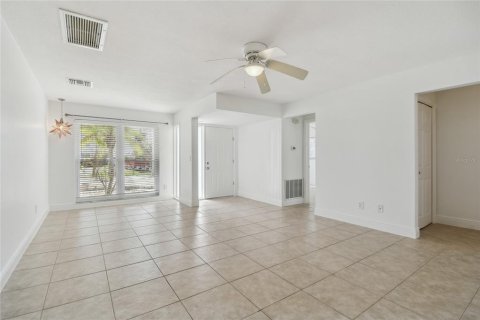Villa ou maison à louer à North Redington Beach, Floride: 2 chambres, 134.89 m2 № 2425608 - photo 9