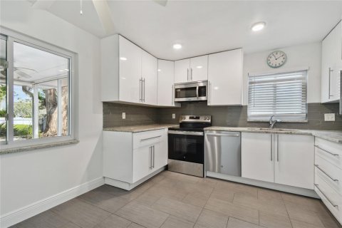 Villa ou maison à louer à North Redington Beach, Floride: 2 chambres, 134.89 m2 № 2425608 - photo 11