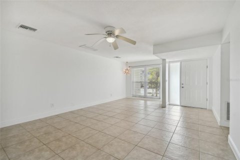 Villa ou maison à louer à North Redington Beach, Floride: 2 chambres, 134.89 m2 № 2425608 - photo 8