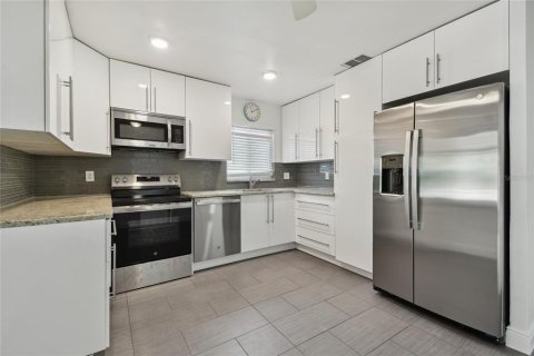 Villa ou maison à louer à North Redington Beach, Floride: 2 chambres, 134.89 m2 № 2425608 - photo 12