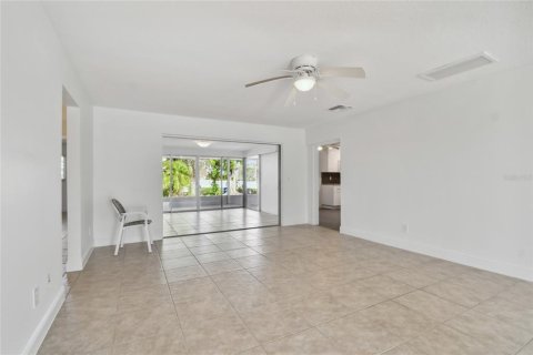 Villa ou maison à louer à North Redington Beach, Floride: 2 chambres, 134.89 m2 № 2425608 - photo 7