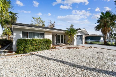 Villa ou maison à louer à North Redington Beach, Floride: 2 chambres, 134.89 m2 № 2425608 - photo 2