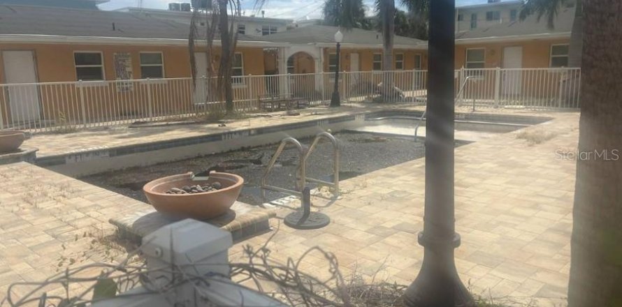 Hotel in Saint Petersburg, Florida 516.91 sq.m. № 2370882