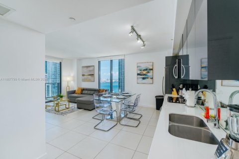 Condo in Miami, Florida, 2 bedrooms  № 1959651 - photo 4