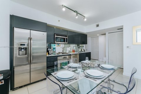 Condo in Miami, Florida, 2 bedrooms  № 1959651 - photo 7