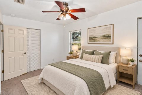 House in Orlando, Florida 3 bedrooms, 99.03 sq.m. № 2429599 - photo 8