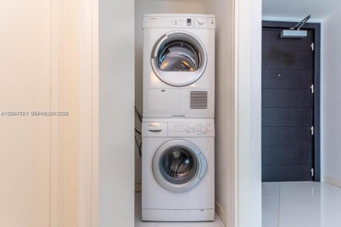 Снять в аренду кондоминиум в Майами, Флорида 2 спальни, 142.98м2, № 2270042 - фото 24