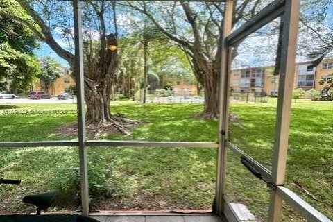 Condo in Deerfield Beach, Florida, 1 bedroom  № 1763755 - photo 10