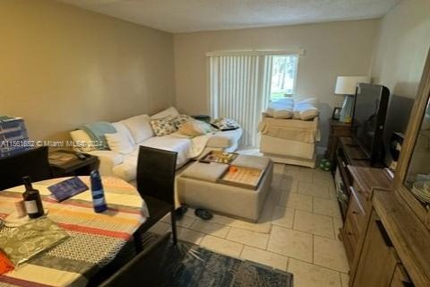 Condo in Deerfield Beach, Florida, 1 bedroom  № 1763755 - photo 1