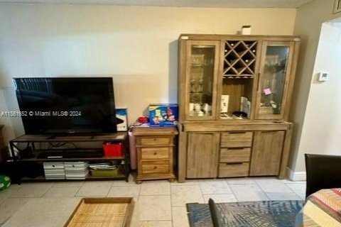Condo in Deerfield Beach, Florida, 1 bedroom  № 1763755 - photo 2